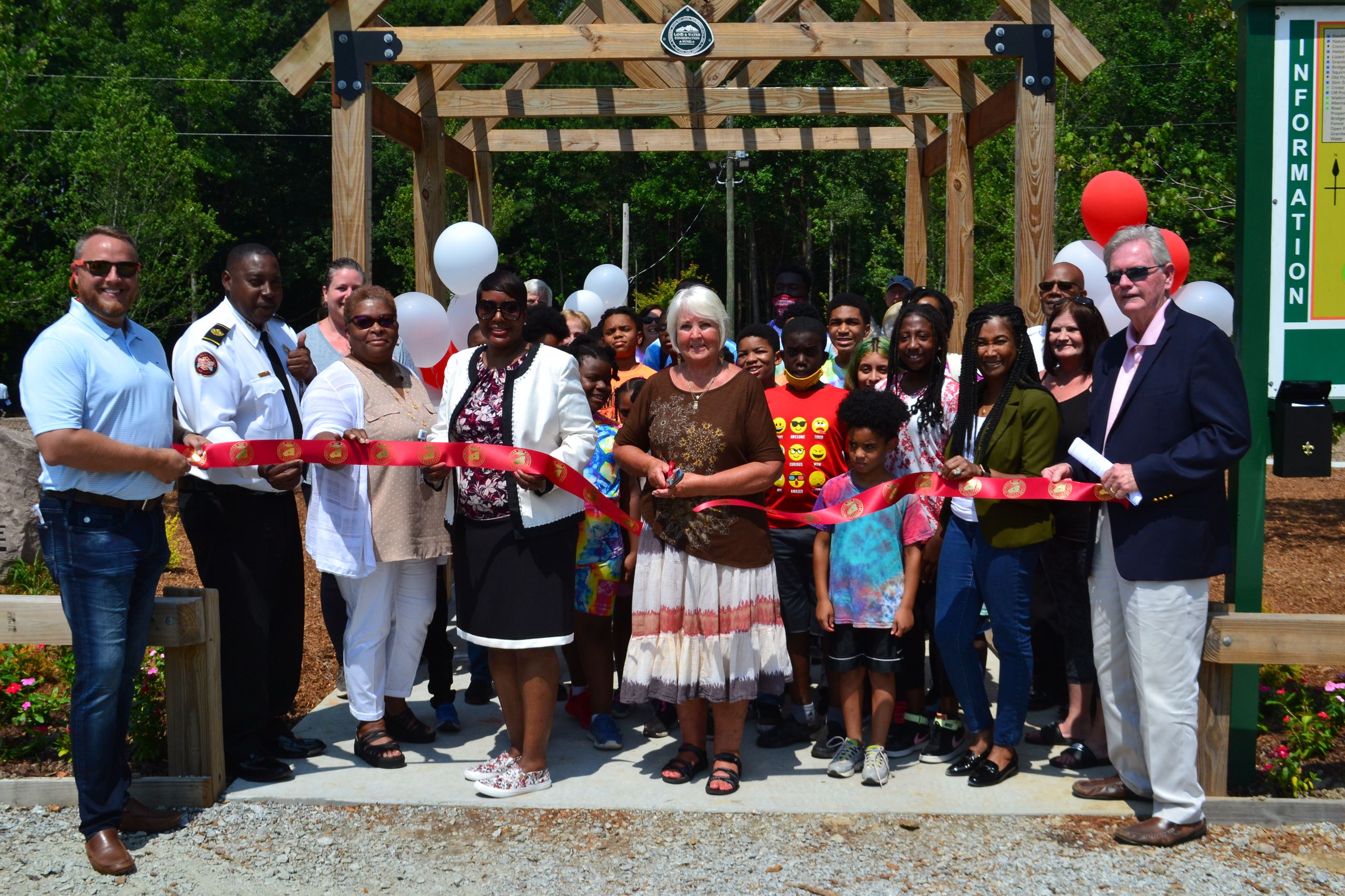 07_23_clinton_ribbon_cutting2